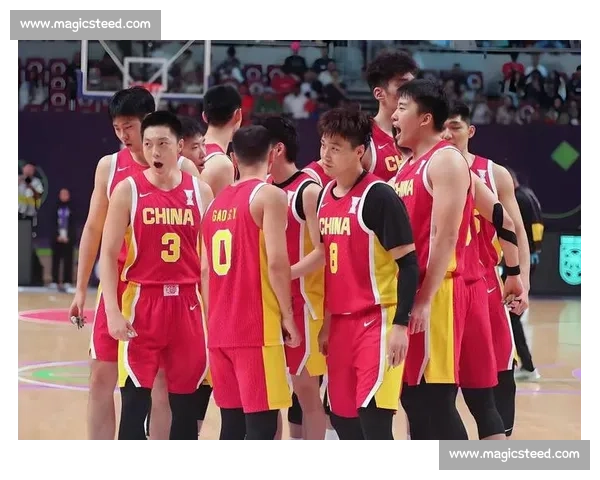 男篮蓝队迎战南非全力练兵展现年轻阵容冲击力赛场表现亮点期待